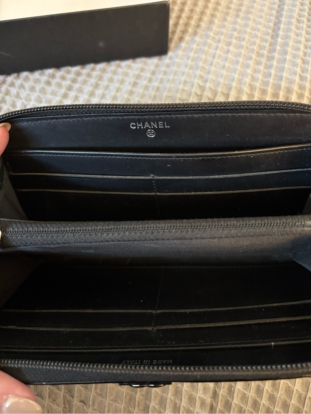 Authentic CHANEL Black Patent Quilted Wallet with Silver CC - Picture 4 of 8